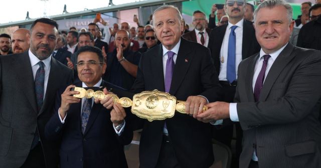 Cumhurbaşkanı Erdoğan, Yağlı Güreş Müsabakasını İzledi