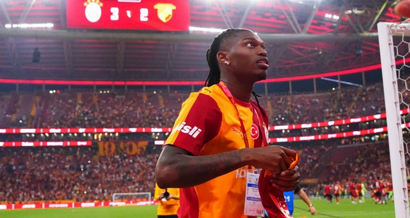 Okan Buruk'tan Şaşırtan Leao Planı: Galatasaray'da Değişiklikler