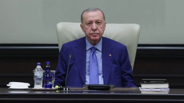 Erdoğan, Fon Krizi İçin Saray'da Ekonomi Kurmaylarıyla Toplandı