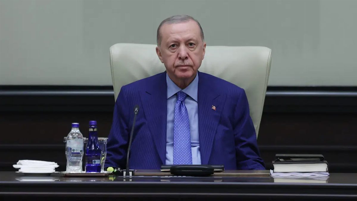 Erdoğan, Fon Krizi İçin Saray'da Ekonomi Kurmaylarıyla Toplandı