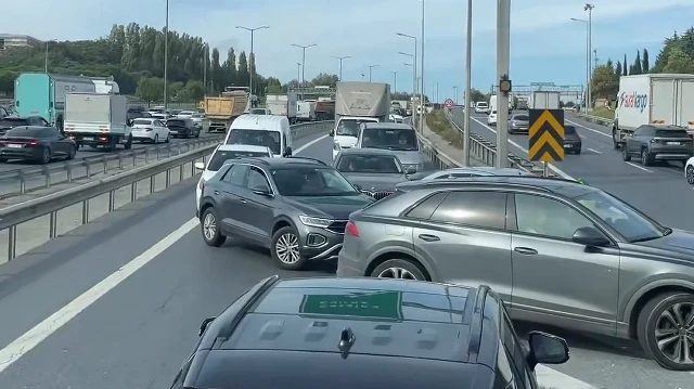 İstanbul'da Ters Yöne Giden Sürücüler Trafiği Tehdit Ediyor