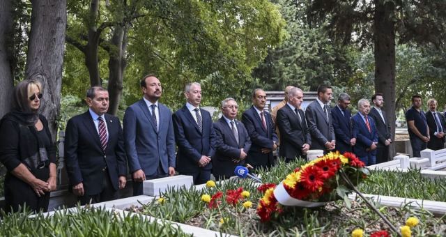 Metin Oktay, Topkapı'da Kabri Başında Anıldı