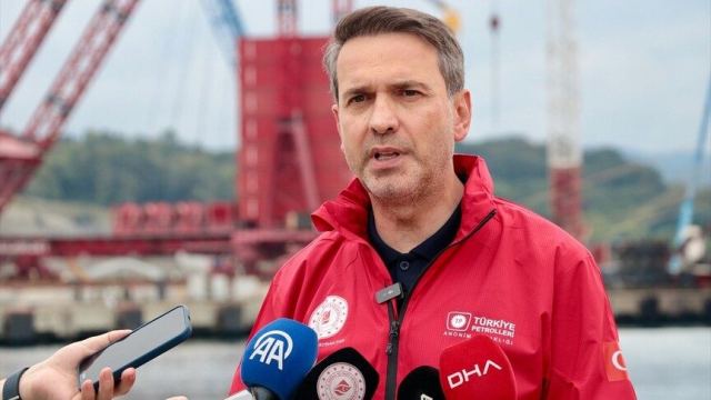 Bakan Bayraktar: Osman Gazi Yüzer Üretim Platformu'nda gaz yakılacak