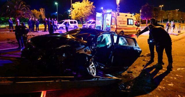 Maltepe'de iki otomobil çarpıştı, 9 kişi yaralandı