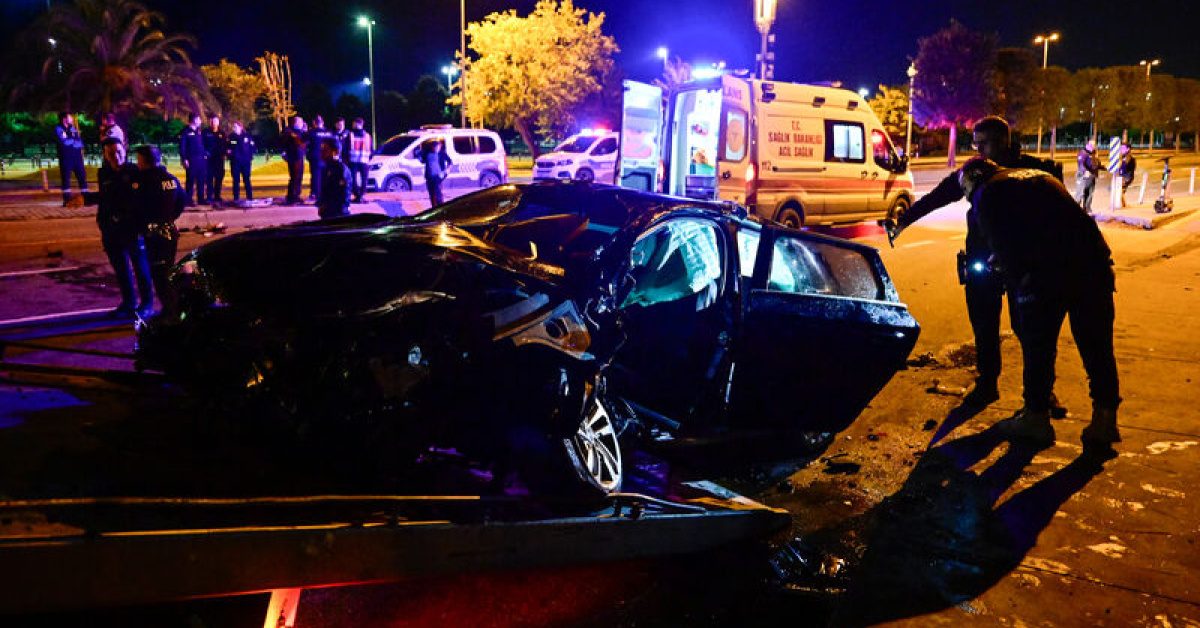 Maltepe'de iki otomobil çarpıştı, 9 kişi yaralandı
