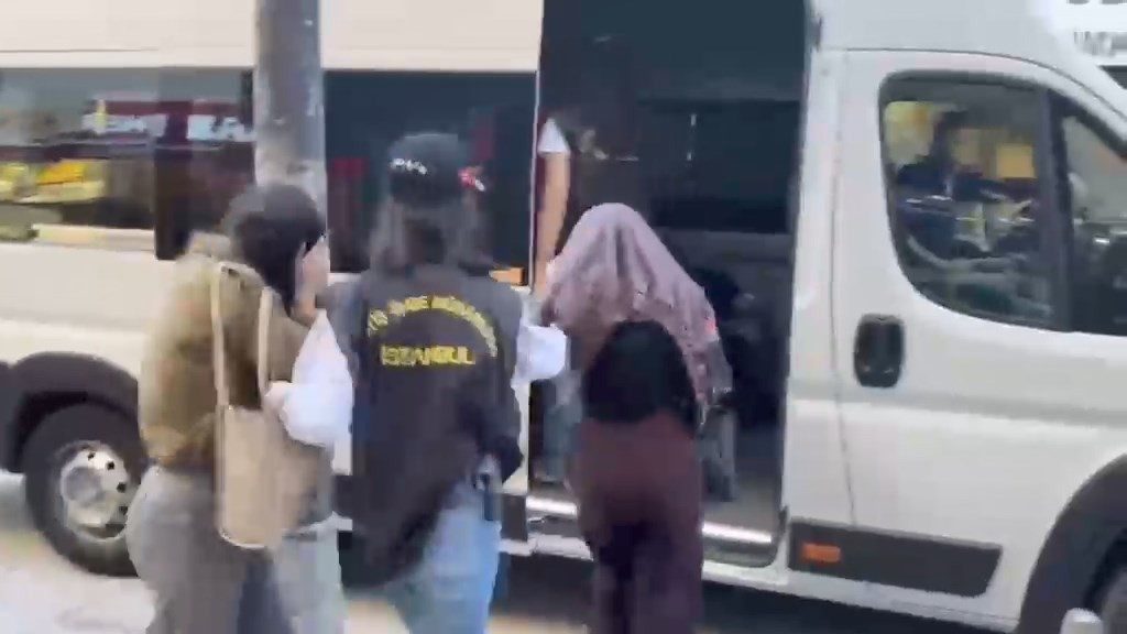 İstanbul'da Masaj Salonlarına Operasyon: 31 Kişi Gözaltında