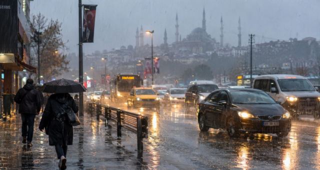 İstanbul için fırtına ve sağanak uyarısı: Yağış pazar gününe kadar sürecek