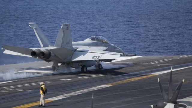 USS Dwight D. Eisenhower uçak gemisinde kaza: 4 yaralı