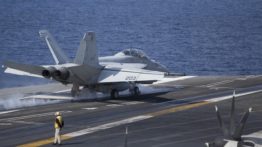 USS Dwight D. Eisenhower uçak gemisinde kaza: 4 yaralı