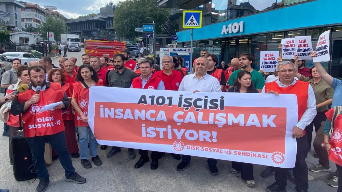 A101 İşçileri Üsküdar'da Hakkını Arıyor