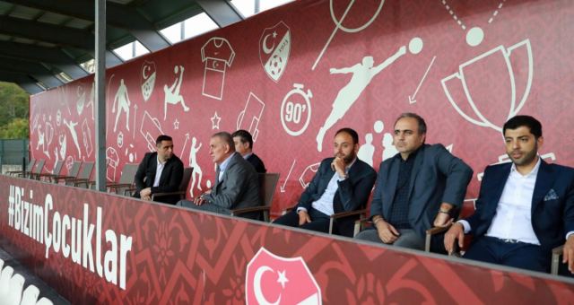 Ural Aküzüm, bahis sevkine bağlı olarak istifa etti