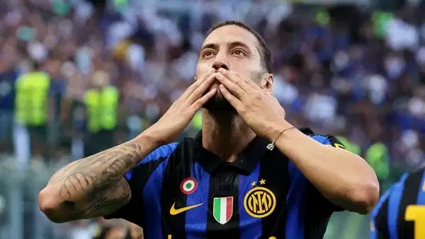 Inter, Hakan Çalhanoğlu ile yeni sözleşme imzalamaya karar verdi