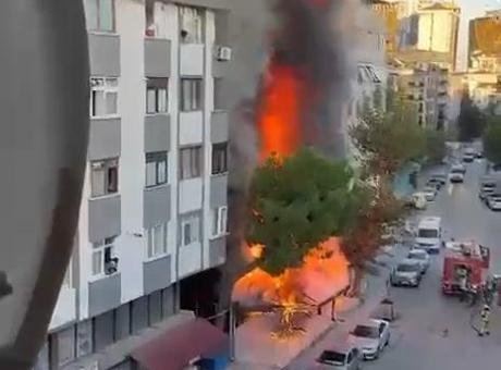 Kartal'da Market Yangını: Alevler Korku Dolu Anlar Yaşattı