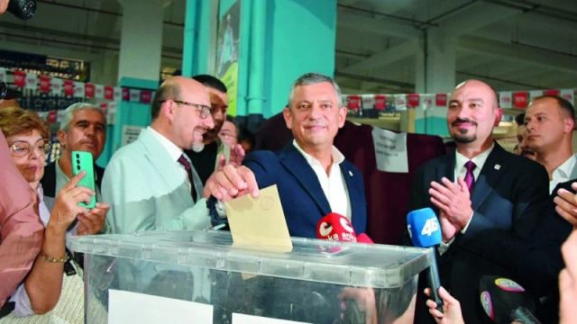 İstanbul'da Kurucu Üyeler Sandıkta Sınandı
