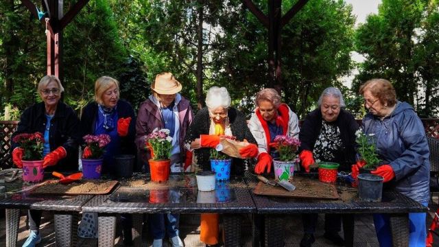 Etiler Huzurevi sakinleri limon kabuklarını ürüne dönüştürdü