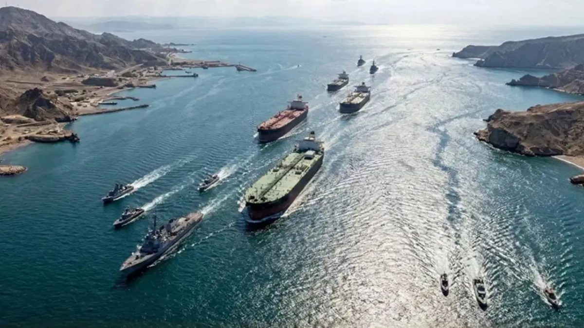 Hürmüz Boğazı’nda petrol tankerinde yangın meydana geldi
