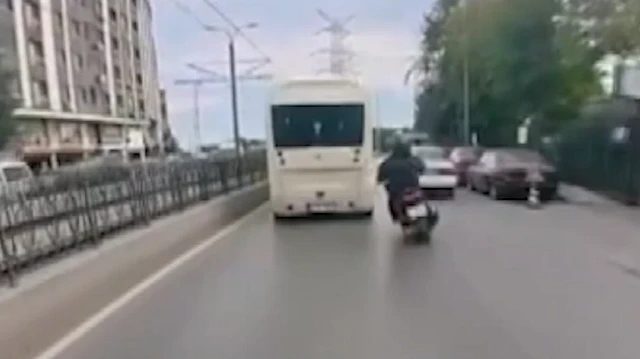 Sultangazi'de motosiklet sürücüsü kaza yaptı