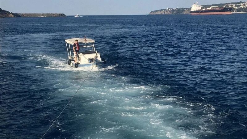Sarıyer'de Tekne Sürüklendi, Kıyı Emniyeti Ekipleri Müdahale Etti