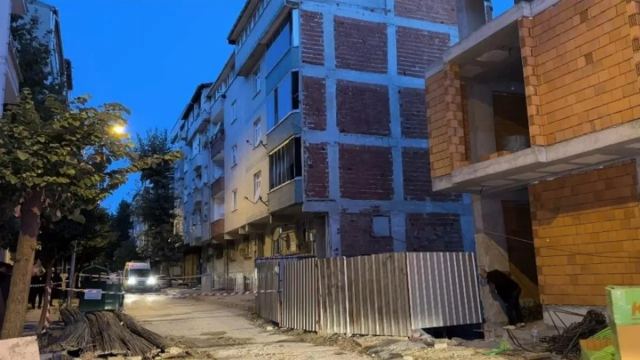 Sultangazi'de sabah sesleri nedeniyle iki apartman tahliye edildi