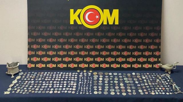 Beykoz'da tarihi eser kaçakçılığına operasyon: 402 sikke ele geçirildi