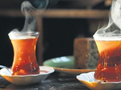 Çay ve Kahvenizi İçmeden Önce Bekletin: Kanser Riski Uyarısı