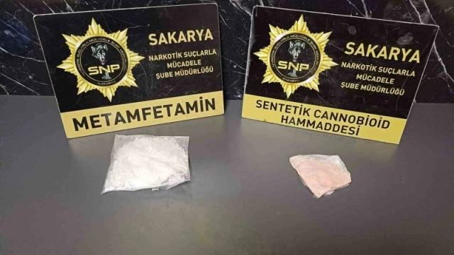 İstanbul'dan Sakarya'ya uyuşturucu taşıyan iki kişi yakalandı