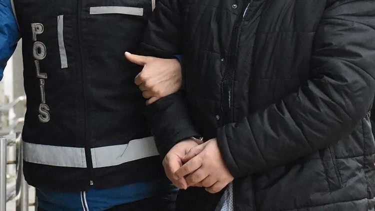 İstanbul Esenyurt'ta iki adrese narkotik baskın düzenlendi