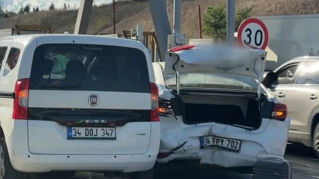 Kuzey Marmara Otoyolu'nda zincirleme kaza nedeniyle gişeler kapandı