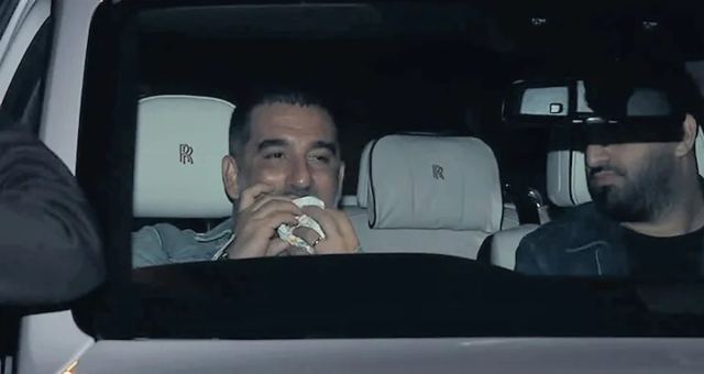 Arda Turan, milli ara için İstanbul'da ailesiyle buluştu