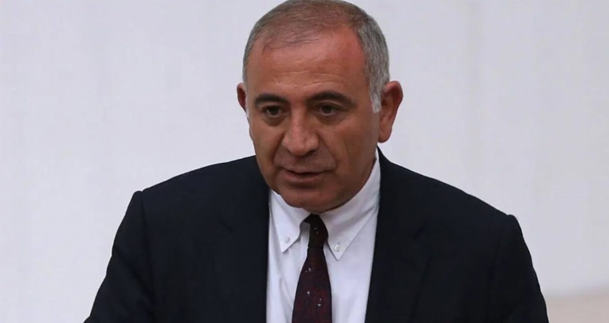 Gürsel Tekin, CHP İstanbul İl Başkanlığı görevinde kalıyor