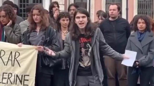 İstanbul Üniversitesi'nde Öğrencilerden Yemek Protestosu