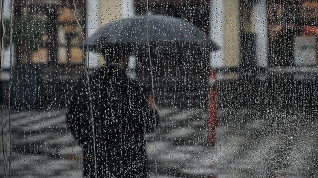 Meteoroloji İstanbul için kuvvetli yağış uyarısı yaptı