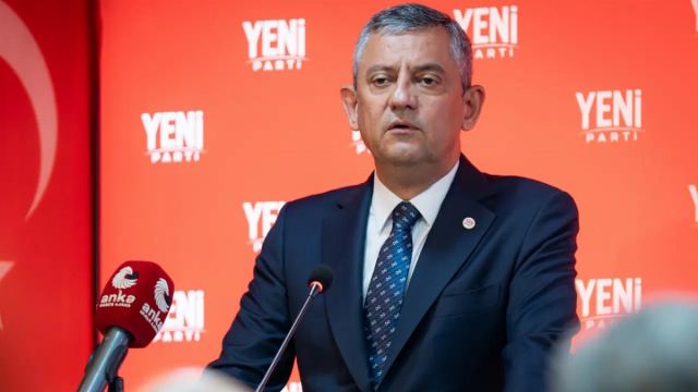 Özgür Özel, Üsküdar'da yarınki miting için saatli çağrı yaptı
