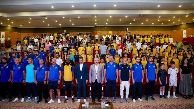 MKE Ankaragücü altyapısına sağlık ve gelişim semineri düzenlendi