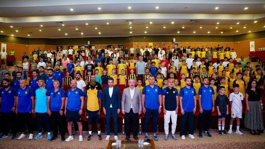 MKE Ankaragücü altyapısına sağlık ve gelişim semineri düzenlendi
