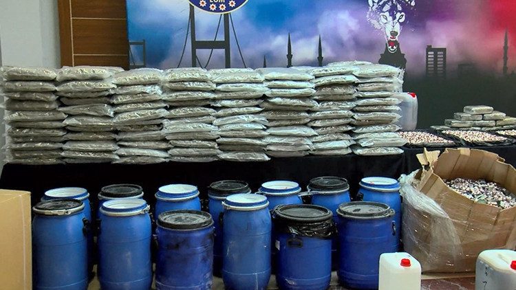 İstanbul Emniyeti uyuşturucu operasyonunda 1,5 ton madde ele geçirdi