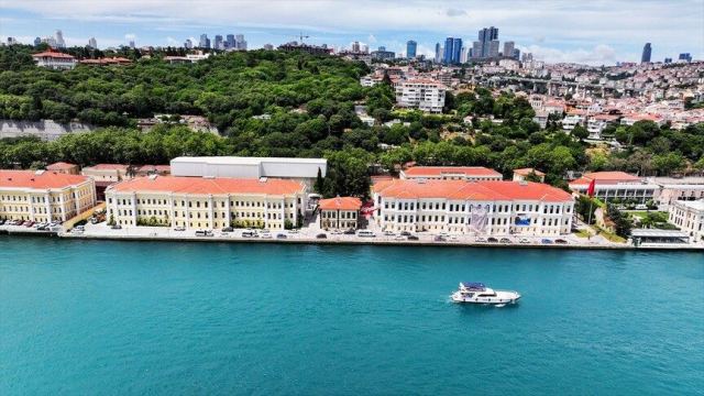 Kabataş Erkek Lisesi 118 yıllık eğitim mirasını sürdürüyor
