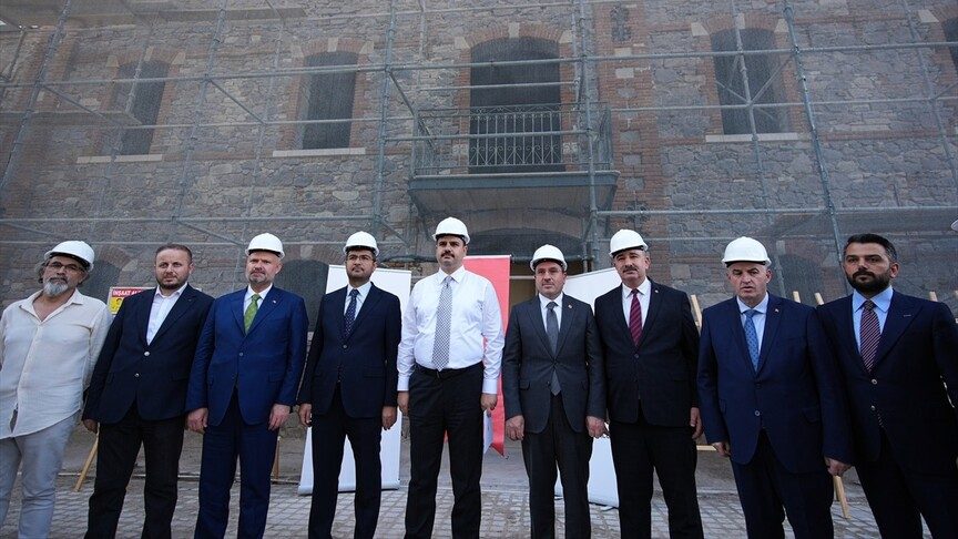 İzmir'deki tarihi un fabrikası kütüphaneye dönüştürülüyor