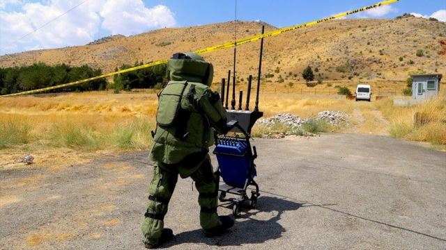 Bomba imha uzmanları Silivri'de can güvenliği için çalışıyor