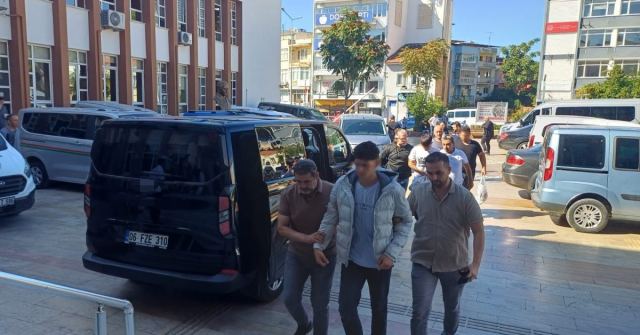 Mimar Sinan Lisesi çevresinde pompalı tüfekle dolaşanlar yakalandı