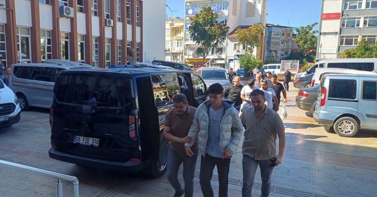 Mimar Sinan Lisesi çevresinde pompalı tüfekle dolaşanlar yakalandı