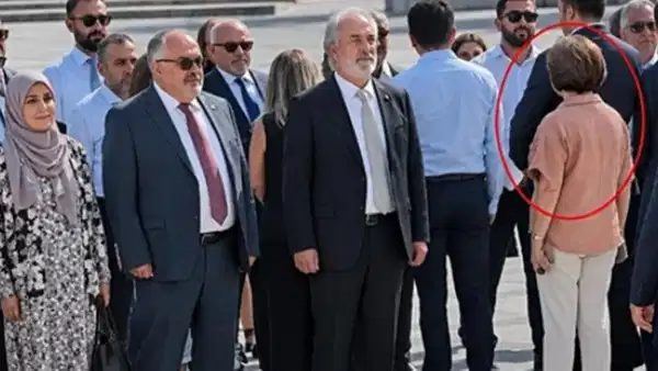 Didim Belediye Başkanı Gençay, protokoldeki hata nedeniyle protesto etti