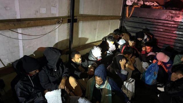 Tekirdağ'da Kamyonette 19 Kaçak Göçmen Yakalandı