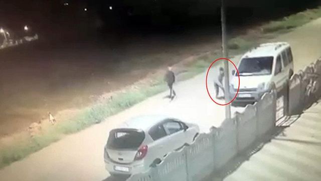 Afyonkarahisar'da Araçların Lastiklerini Kesme Olayı Kamerada