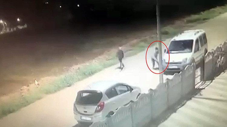 Afyonkarahisar'da Araçların Lastiklerini Kesme Olayı Kamerada