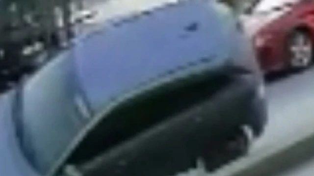 Güngören'de otomobil taksiye çarpıp takla attı