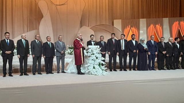 Ahmet Davutoğlu'nun Oğlunun Düğününe Siyasi İsimler Katıldı