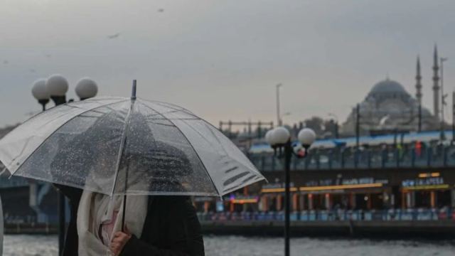 İstanbul'da Sağanak Yağış ve Fırtına Uyarısı