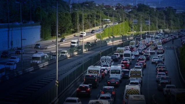 {"title": "İstanbul'da 14 Eylül'de okullar için güvenlik önlemleri alındı", "summary": "İstanbul'da 14 Eylül'de okulların açılmasıyla birlikte 2.8 milyon öğrenci ders başı yapacak.