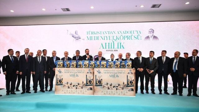 Türkistan'dan Anadolu'ya Medeniyet Köprüsü: Ahilik kitabı tanıtıldı